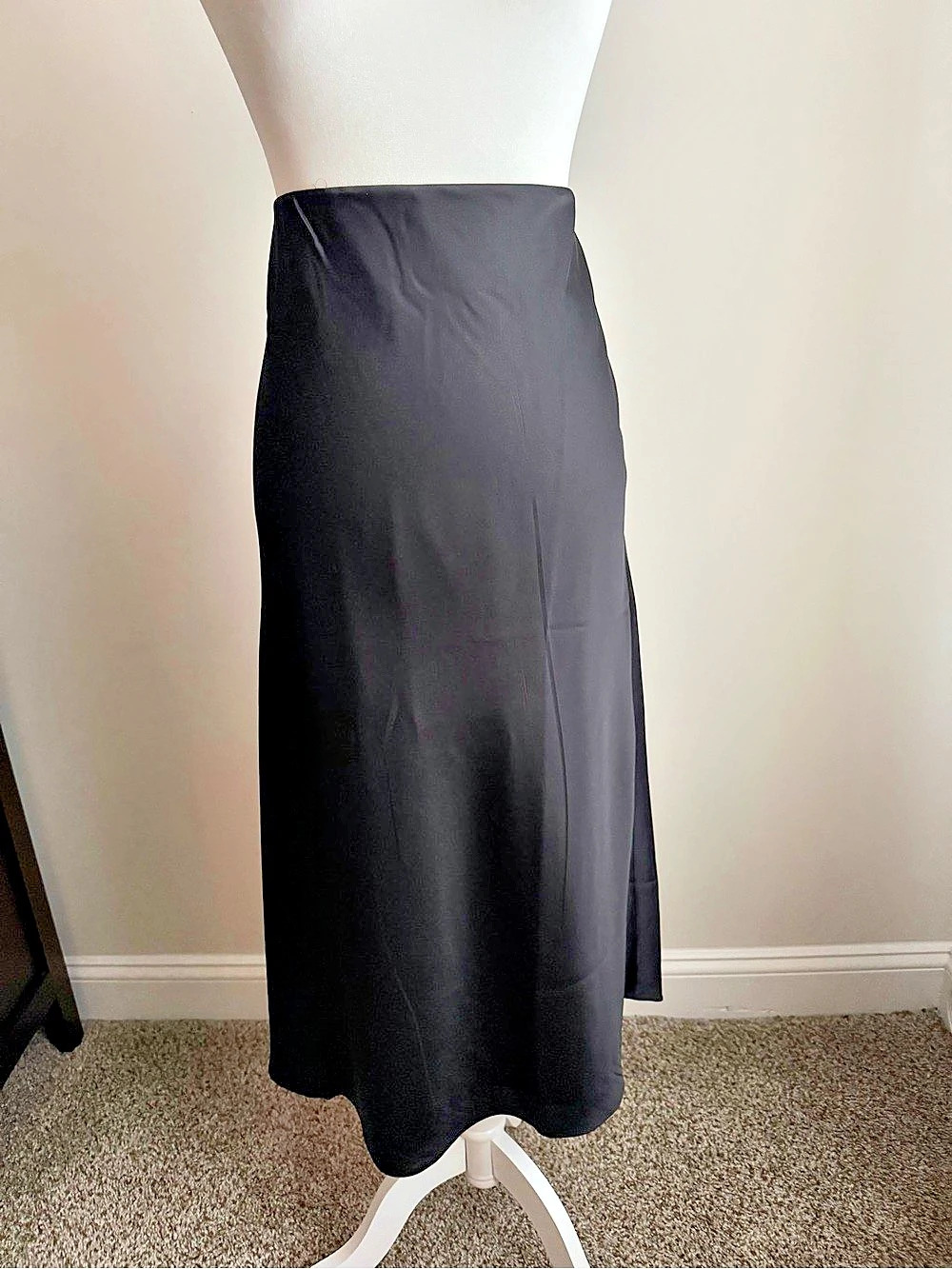 Ann Taylor Bias Satin Slip Skirt in Black, Size Large, NWT